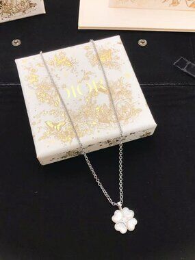 Dior Silver‑Tone Mother of Pearl Clover Flower Pendant Adjustable Chain Necklace